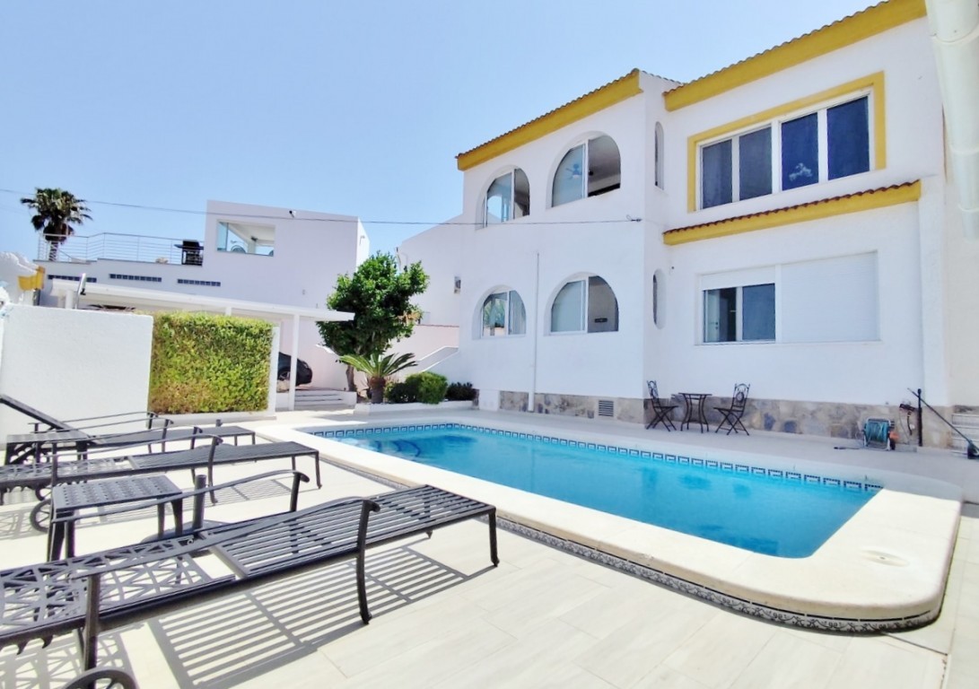 4 bedroom Villa in San Miguel de Salinas